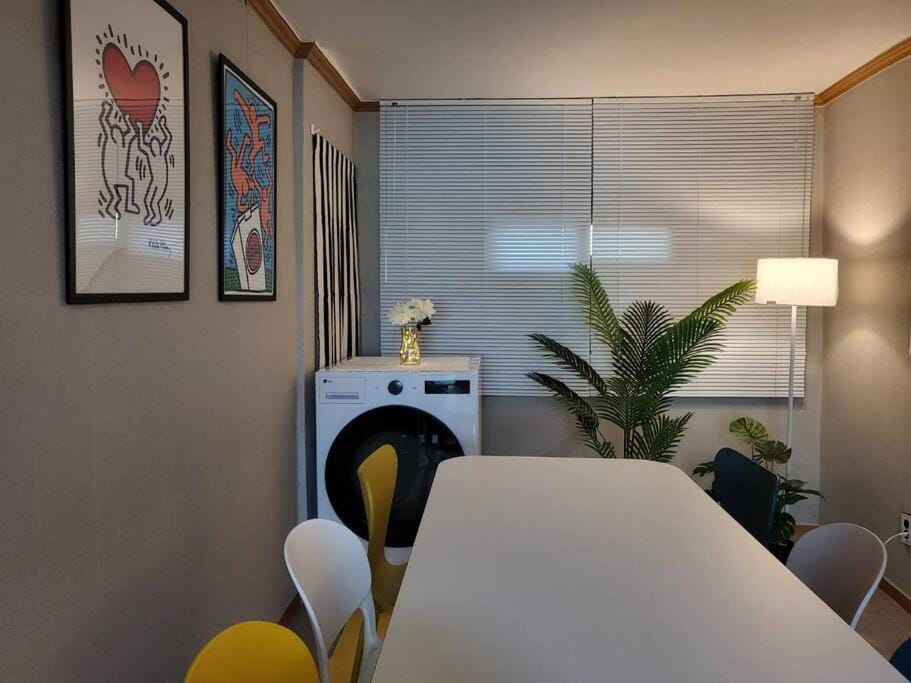 Living room, Seating area, dryer