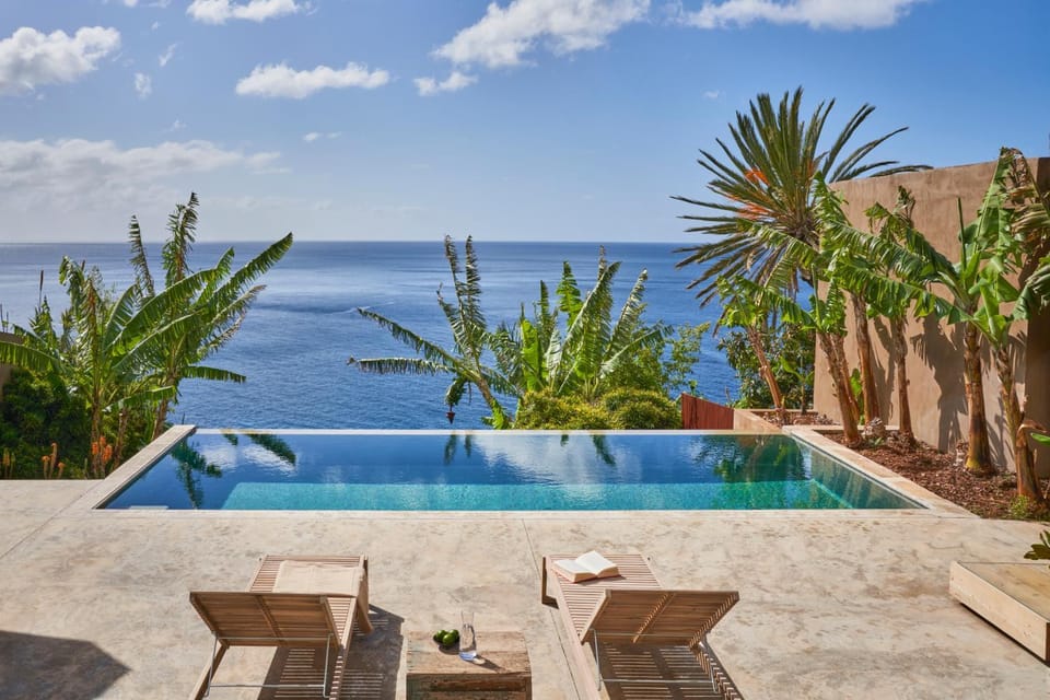 Property building, Balcony/Terrace, Sea view, Sea view, Swimming pool