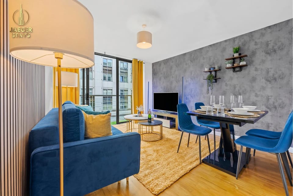 TV and multimedia, Living room, Seating area, Dining area, Evening entertainment