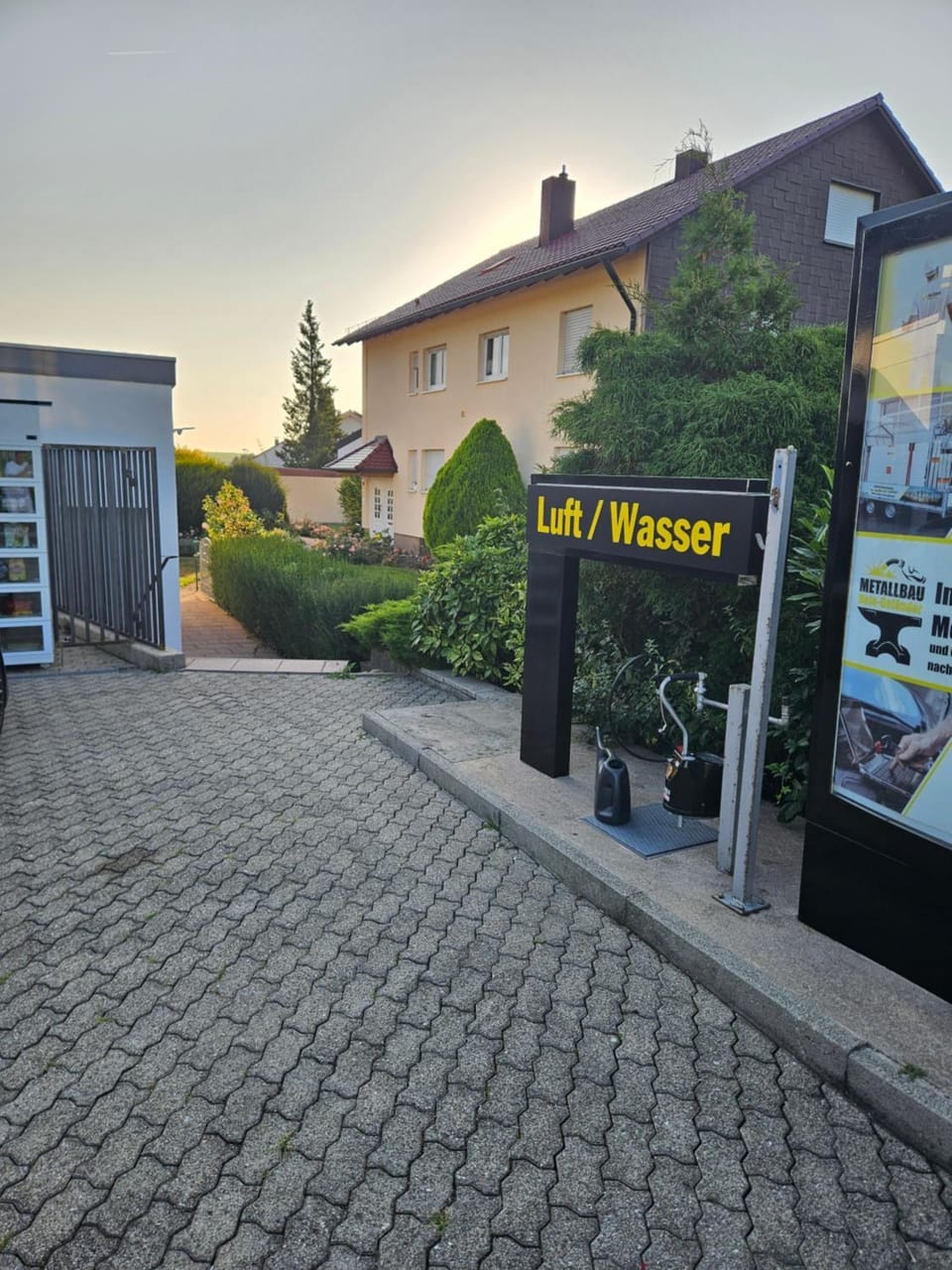 Facade/entrance