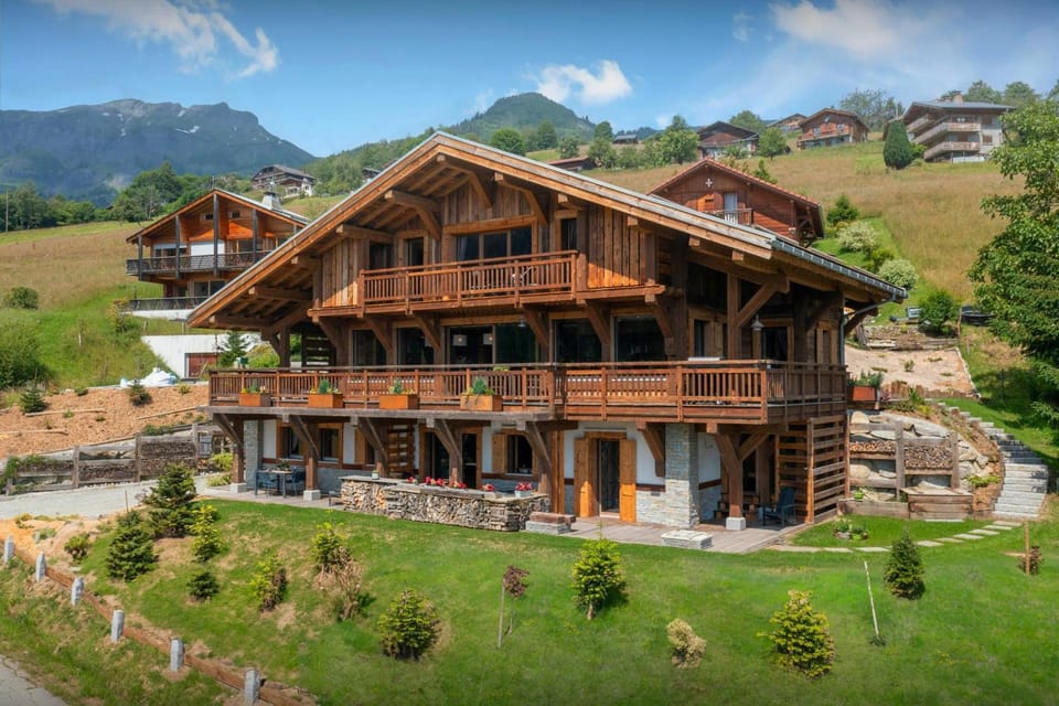 Property building, Day, Natural landscape, Summer, Garden, Garden view, Mountain view