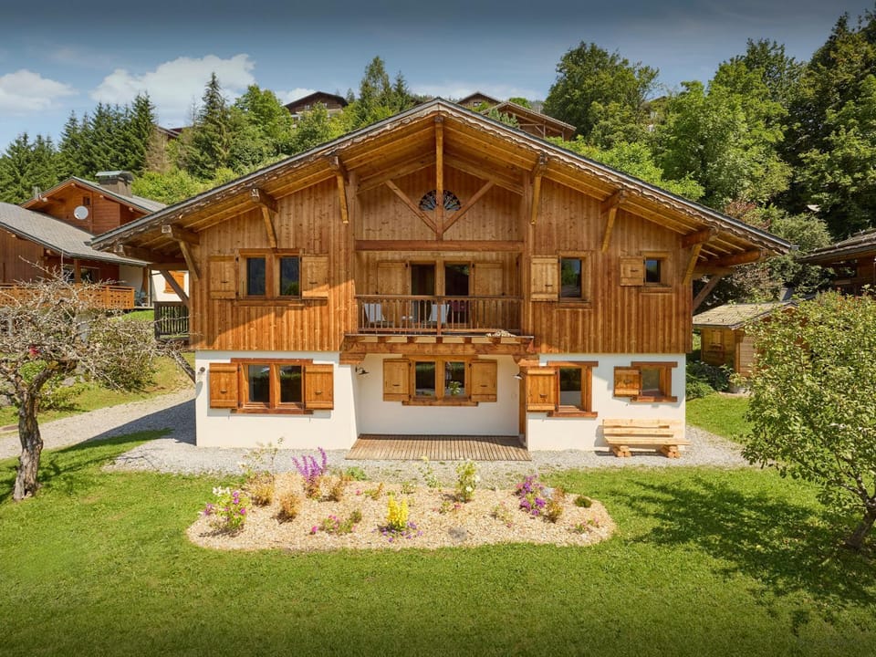 Property building, Day, Natural landscape, Summer, Garden, Garden view