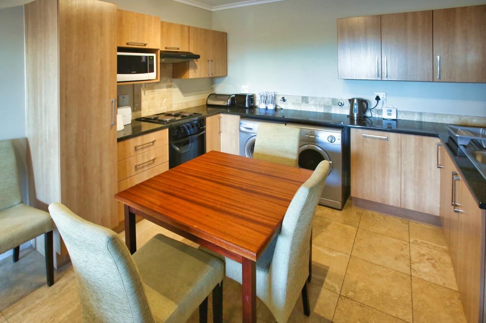 Kitchen or kitchenette, Dining area, stove, toaster