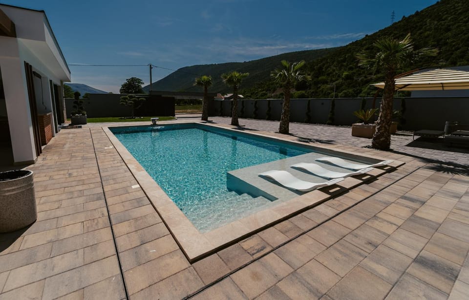 Day, Natural landscape, Mountain view, Pool view, Swimming pool, sunbed