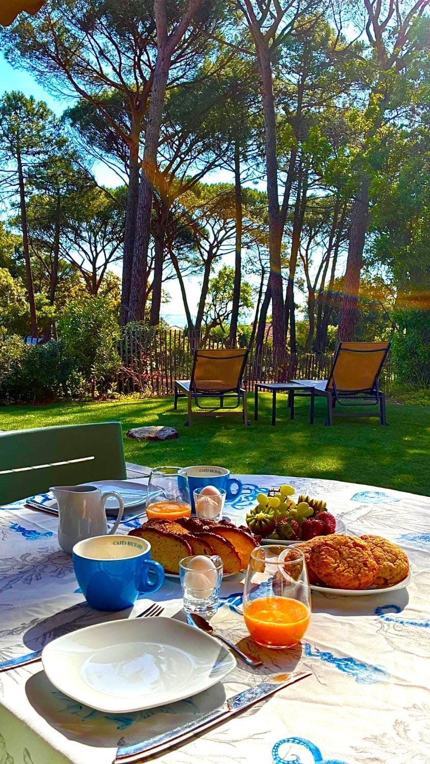 VILLA Plages de la Nartelle- Sainte Maxime - piscine privée Villa in Sainte-Maxime