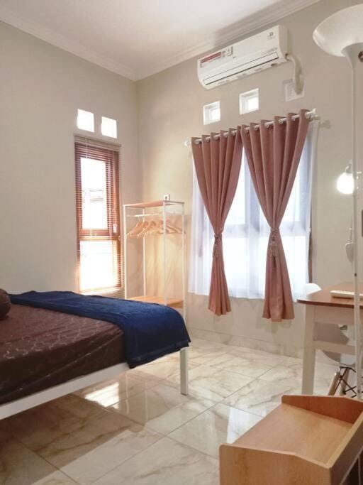 Bed, Photo of the whole room, Bedroom, air conditioner