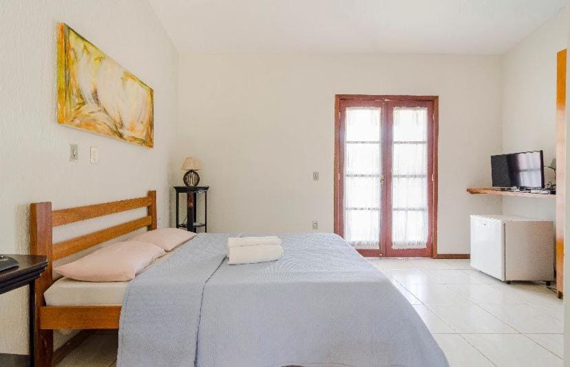 Bed, TV and multimedia, Bedroom