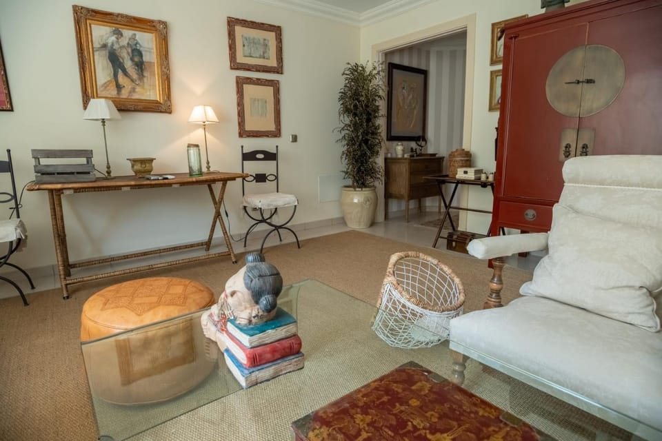 Living room, Seating area