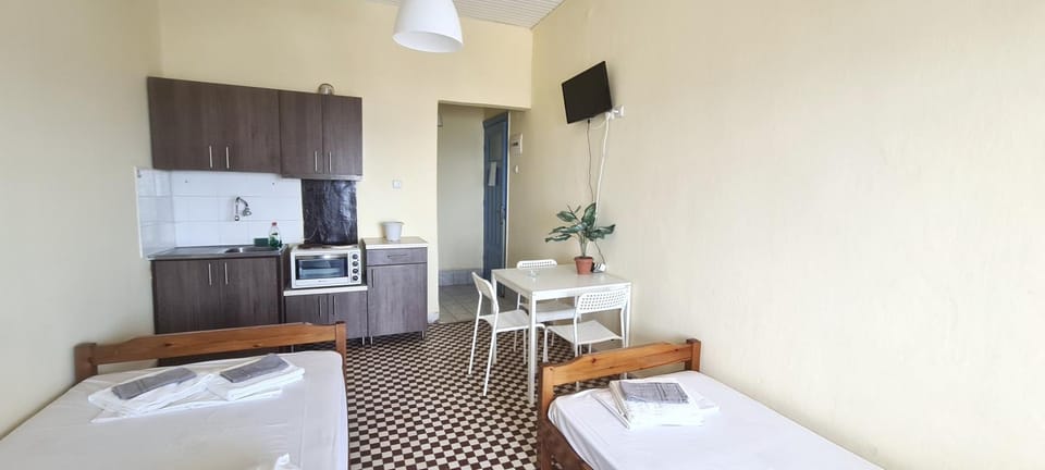Bed, Kitchen or kitchenette, Dining area, Bedroom