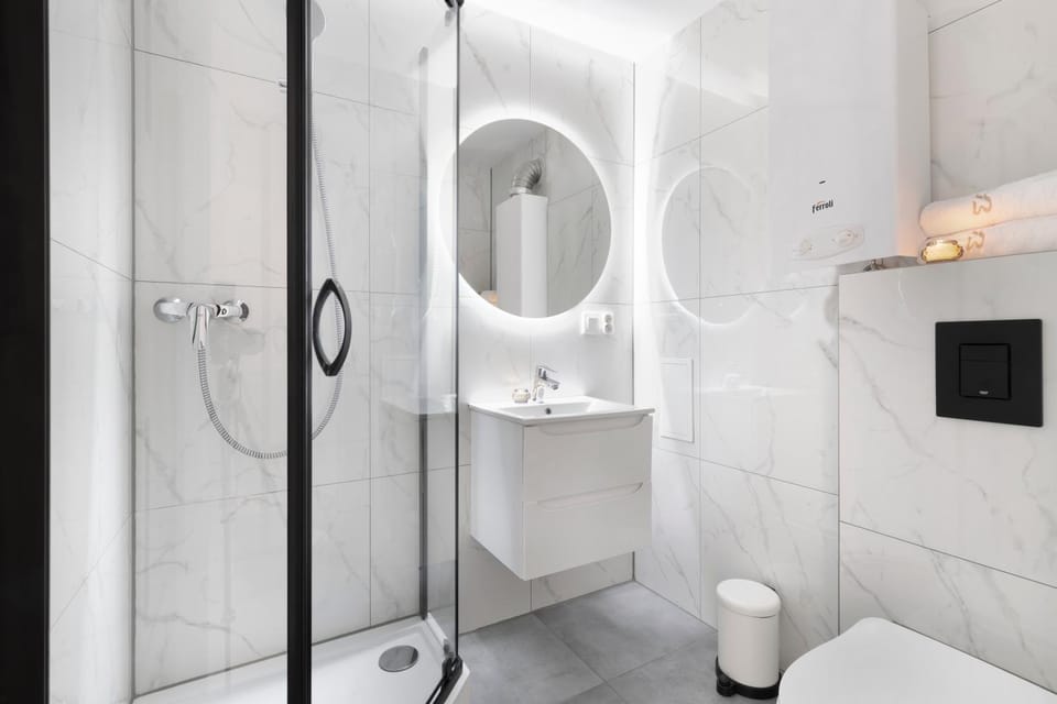 Shower, Toilet, towels