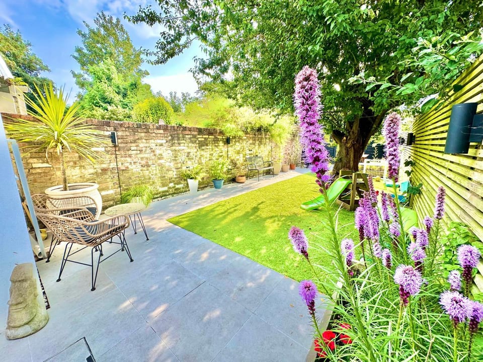 Day, Garden