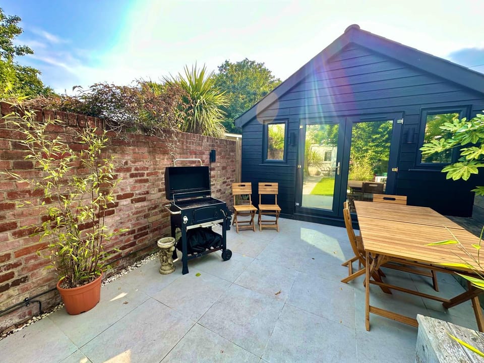 Patio, BBQ facilities, Dining area