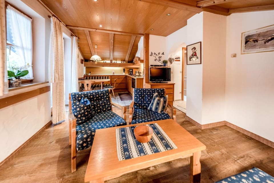 Kitchen or kitchenette, Living room, Seating area
