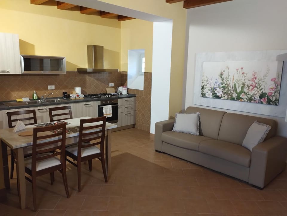 Kitchen or kitchenette, Living room, Seating area, Dining area, oven, stove