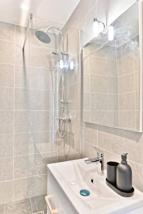 Shower, Bathroom