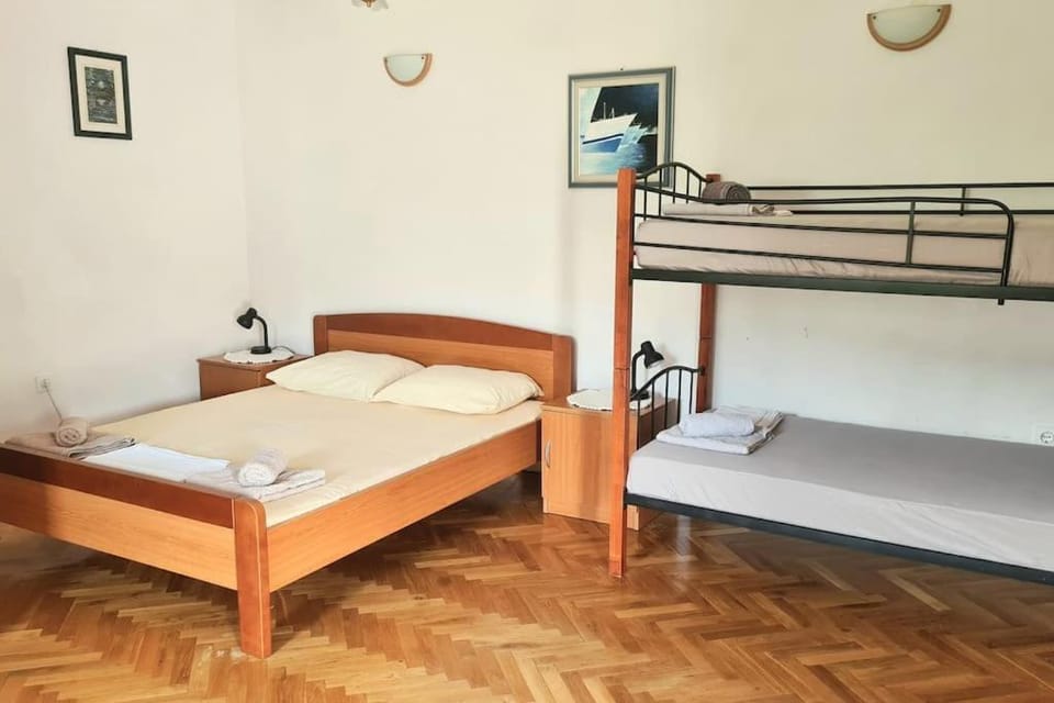 Bed, Bedroom, bunk bed