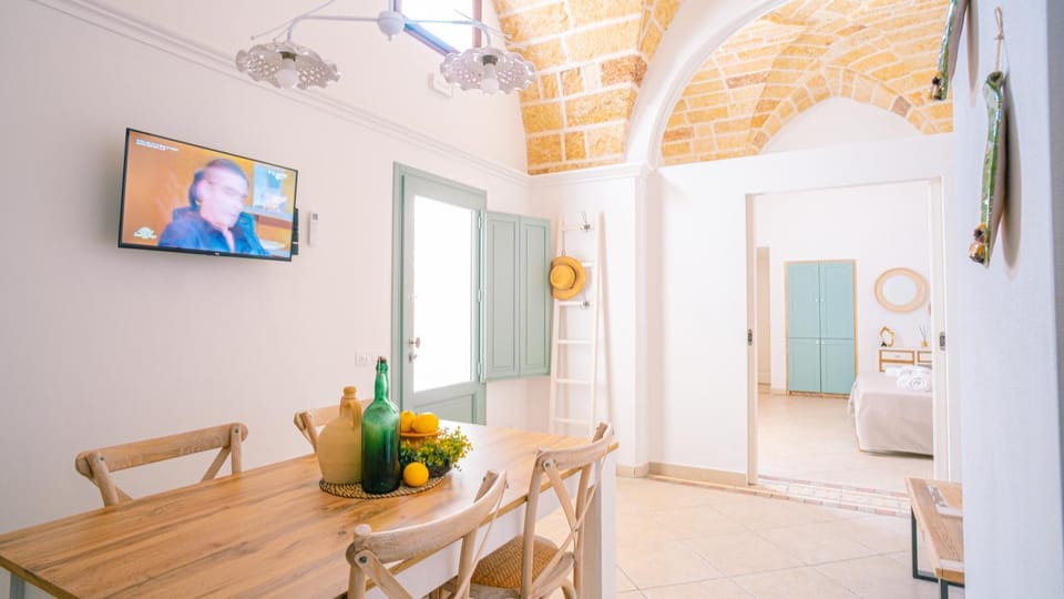 TV and multimedia, Dining area