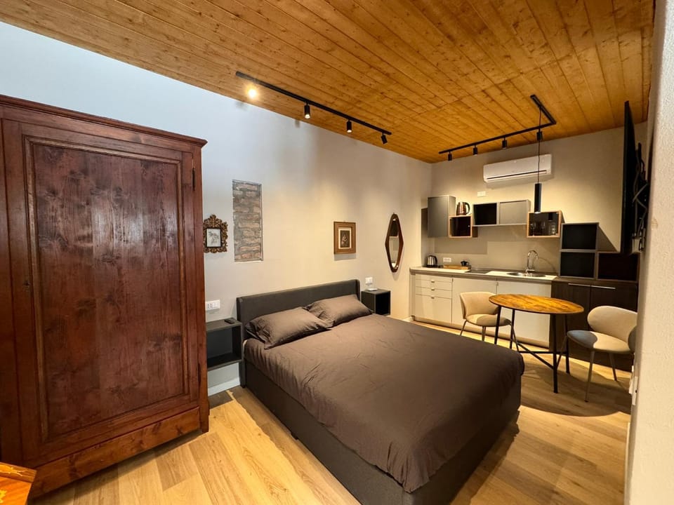 Kitchen or kitchenette, Photo of the whole room, Bedroom