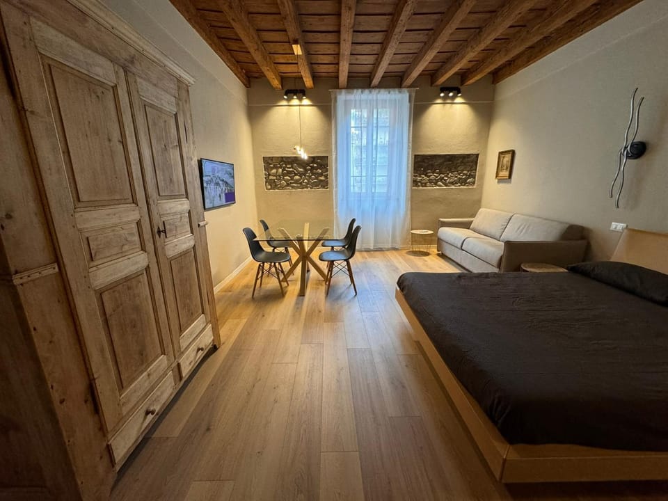 Photo of the whole room, Seating area, Bedroom