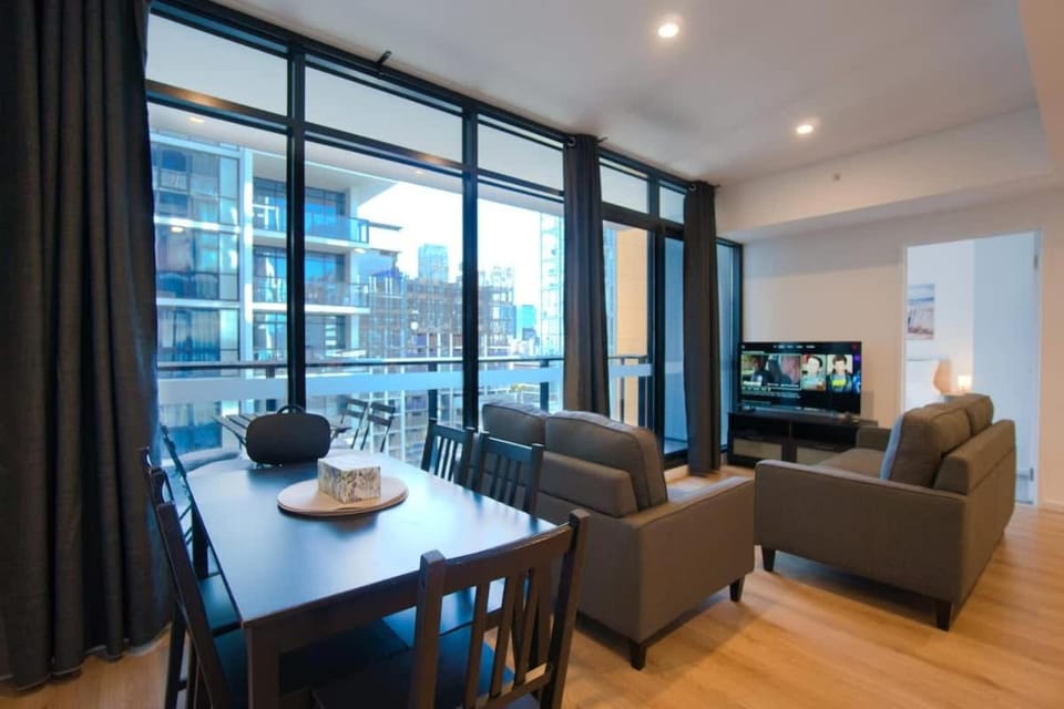 Ultimate Comfort - Modern 3BR Apt with Pool and Gym Apartment in Adelaide