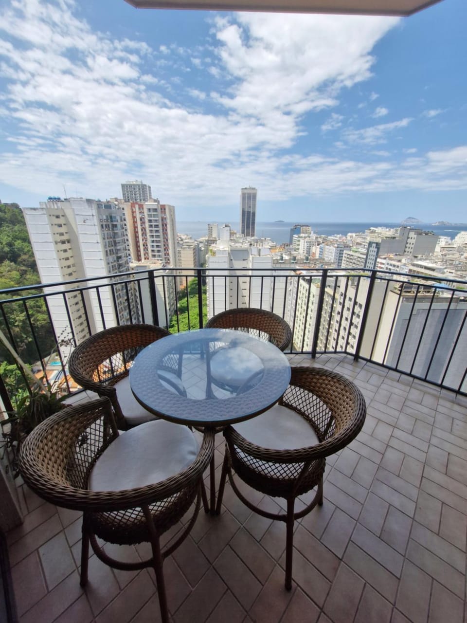 View (from property/room), Balcony/Terrace, City view