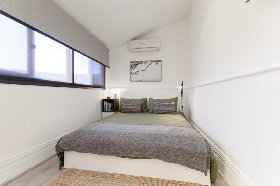 Bedroom, Garden view, air conditioner