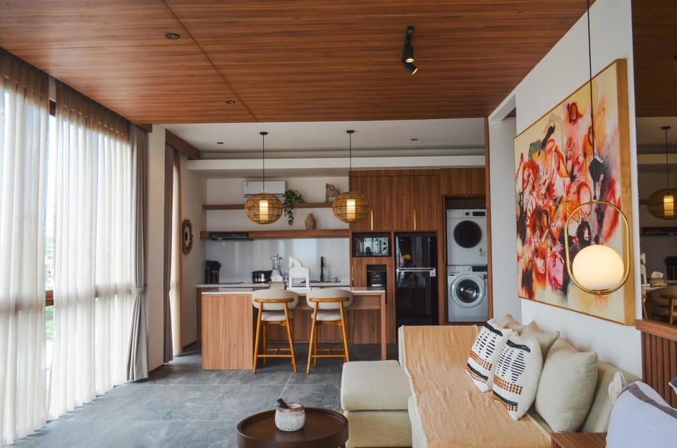 Kitchen or kitchenette, Photo of the whole room, Seating area, Dining area