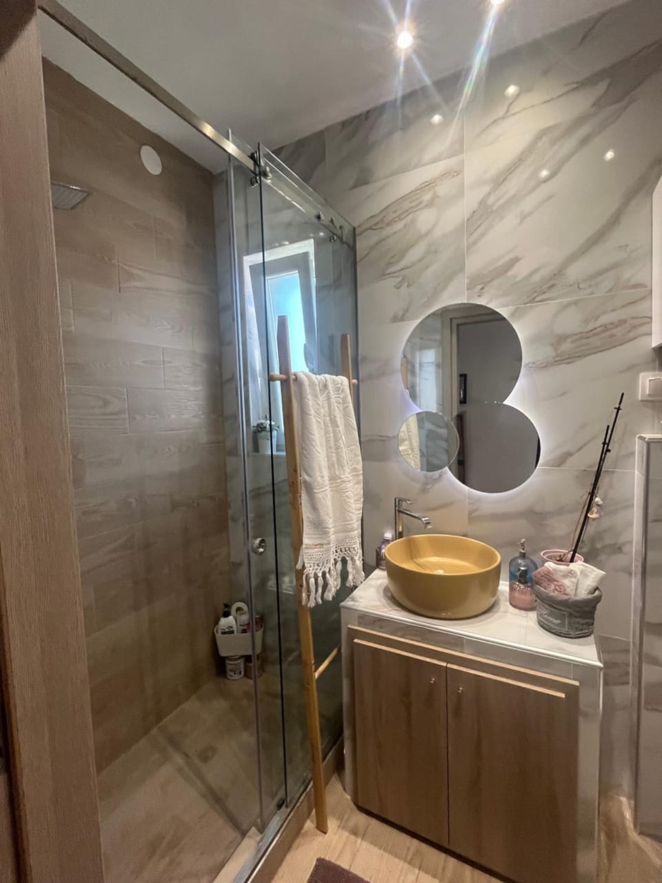 Shower, Bathroom, towels