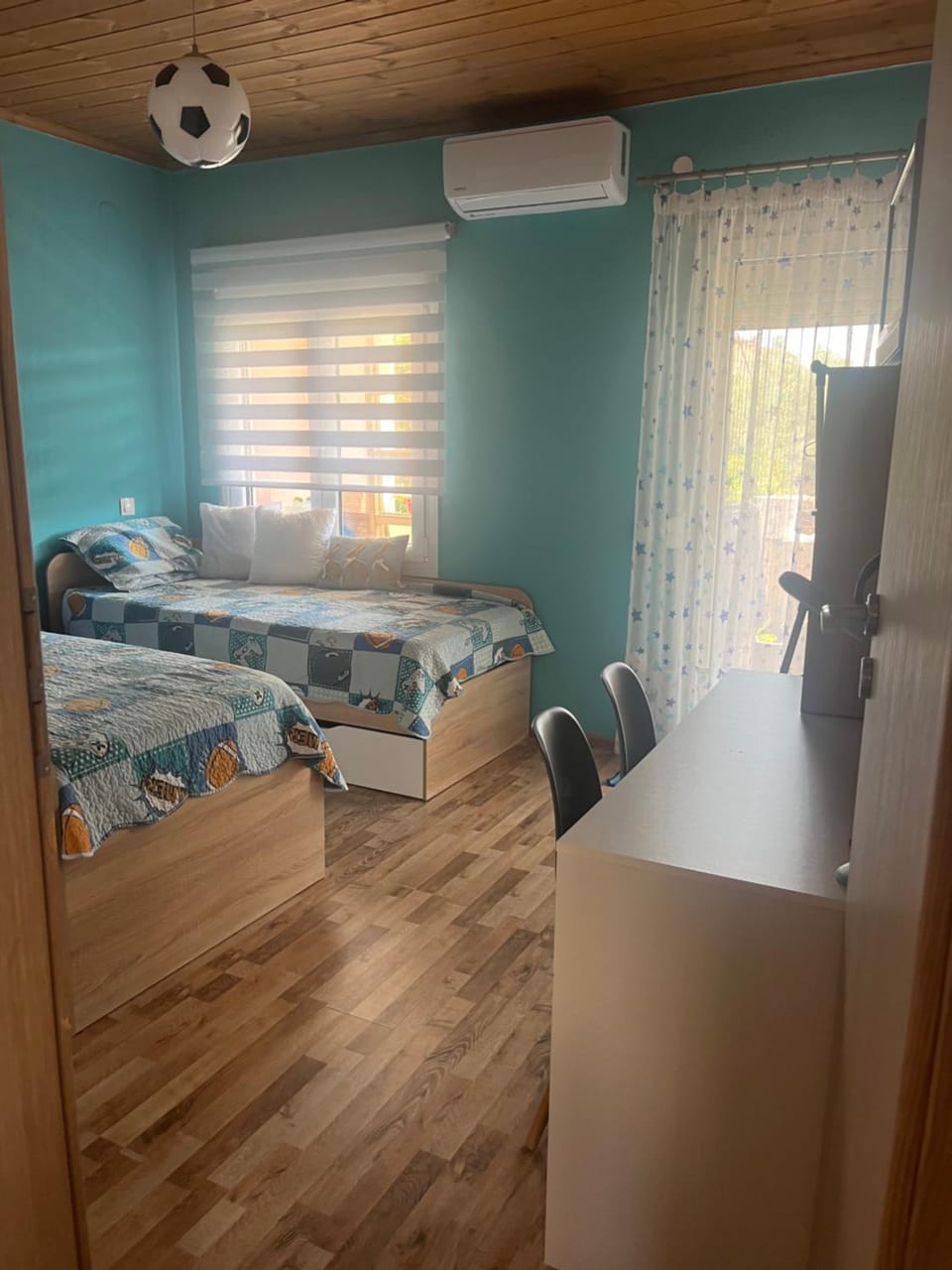 Bed, Bedroom, air conditioner
