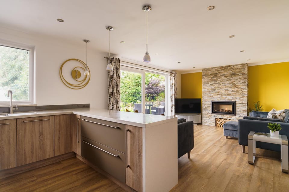 TV and multimedia, Kitchen or kitchenette, Living room, Seating area, Dining area