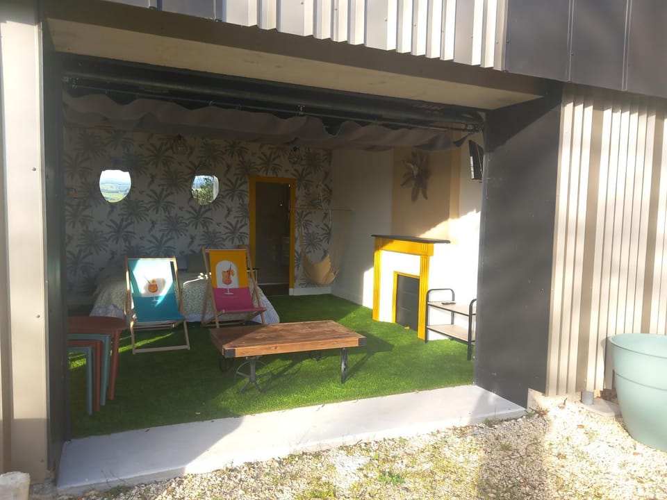 2 Appartements - Proche, Nohant-Vic 6 min - La Châtre 11 min --Max 6 Pers-- Apartment in Centre-Val de Loire