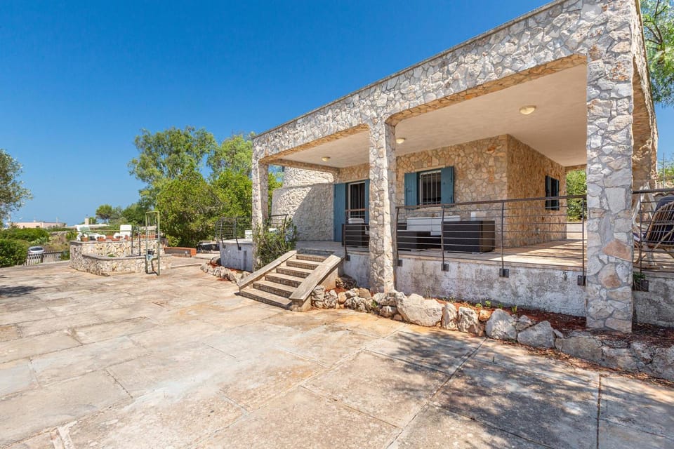 Property building, Patio, Balcony/Terrace