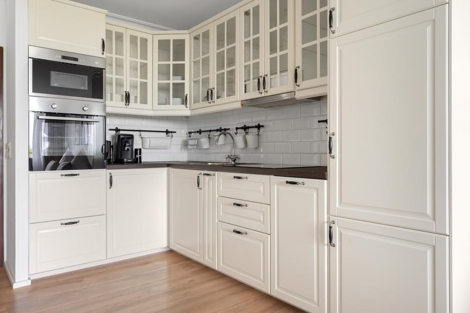 Kitchen or kitchenette, dishwasher, oven, stove