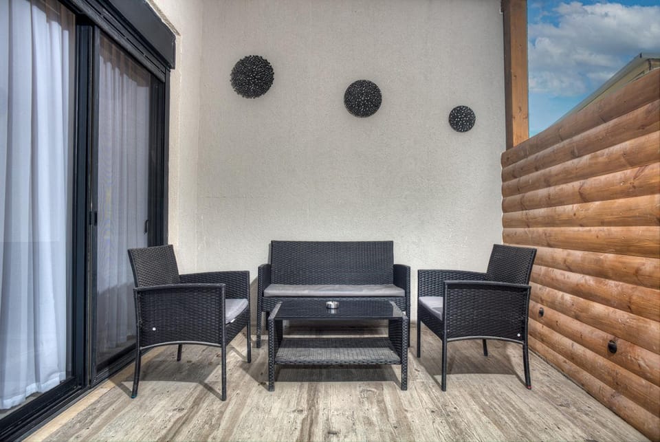 Patio, Balcony/Terrace, Seating area