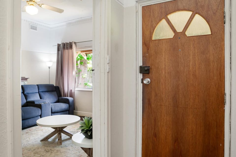 North Beach Cottage Swan BnB Management House in Perth