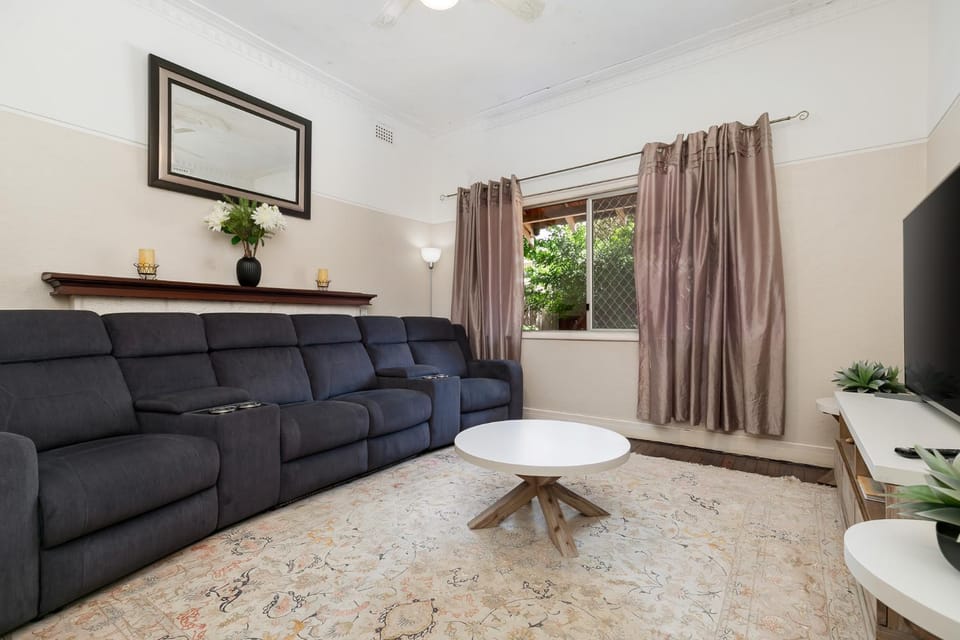 North Beach Cottage Swan BnB Management House in Perth