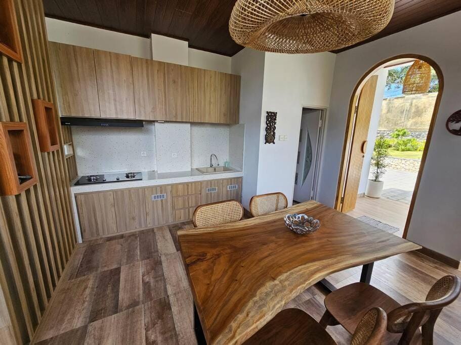 Kitchen or kitchenette, Dining area, stove