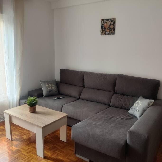 1A135 Comodo Apto 3 dormitorios by R2R Consulting Apartment in Gijón