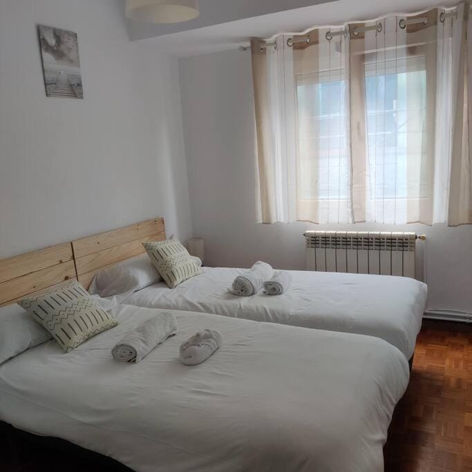 1A135 Comodo Apto 3 dormitorios by R2R Consulting Apartment in Gijón