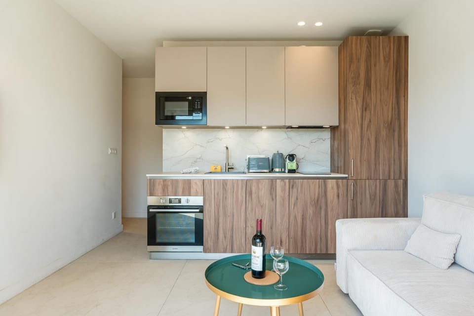 Coffee/tea facilities, Living room, oven, stove, toaster
