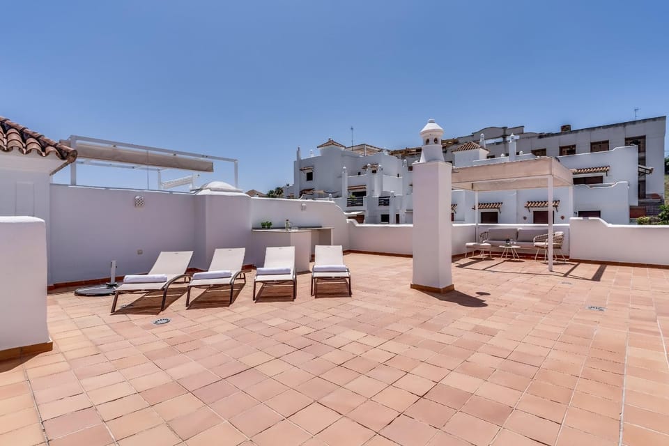 Property building, Day, View (from property/room), Balcony/Terrace, Balcony/Terrace, sunbed