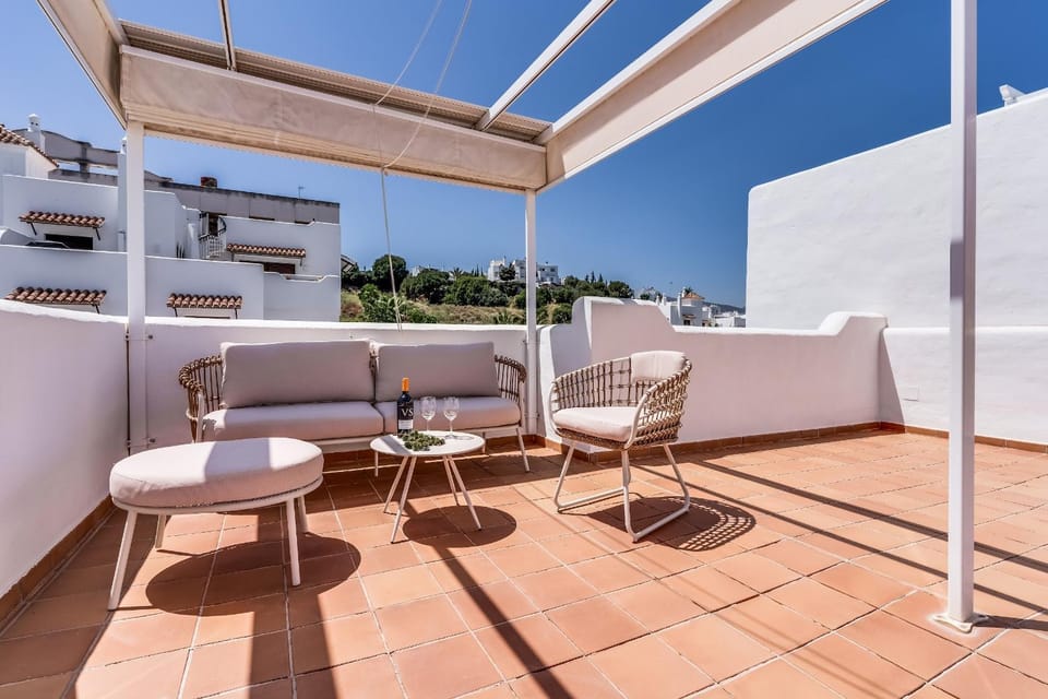 Day, Balcony/Terrace, Balcony/Terrace, Living room, Seating area