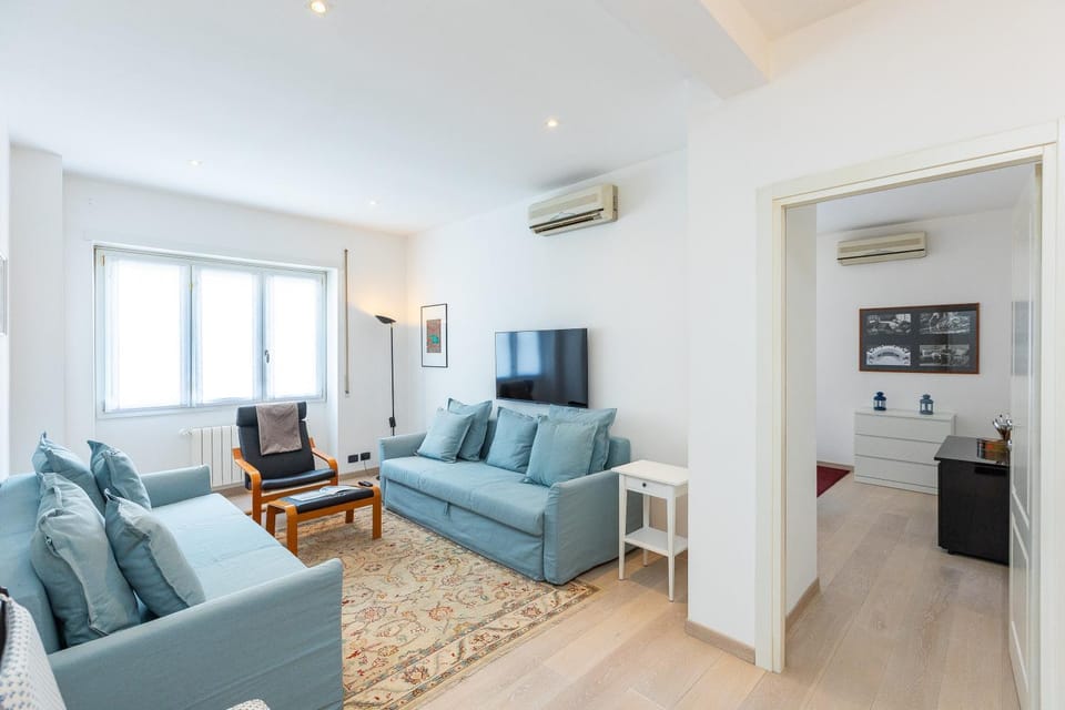 TV and multimedia, Living room, Seating area, air conditioner
