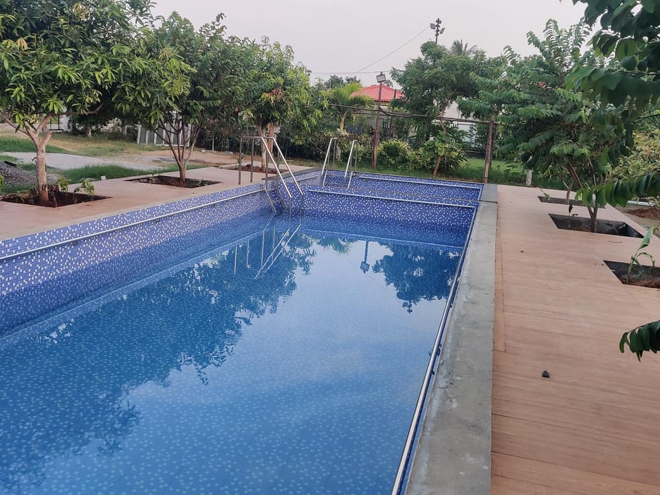 Sivarama garden resort 1 AC 1 bed room swimming pool,BOX CRICKET , Born fair,BBQ,Kichan ect , near bheemili beach road vishhkhapatnam Villa in Visakhapatnam