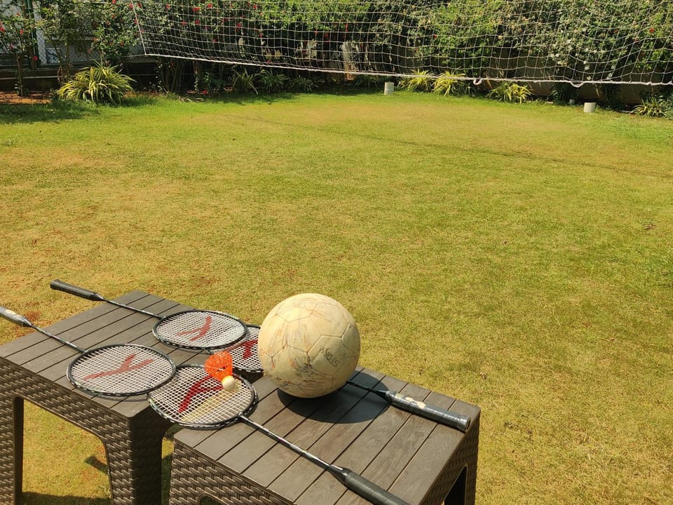 Sivarama garden resort 1 AC 1 bed room swimming pool,BOX CRICKET , Born fair,BBQ,Kichan ect , near bheemili beach road vishhkhapatnam Villa in Visakhapatnam