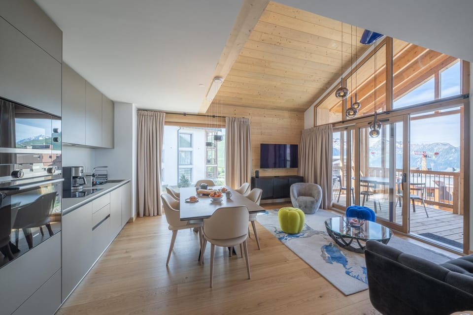 TV and multimedia, Kitchen or kitchenette, Living room, Seating area, Mountain view