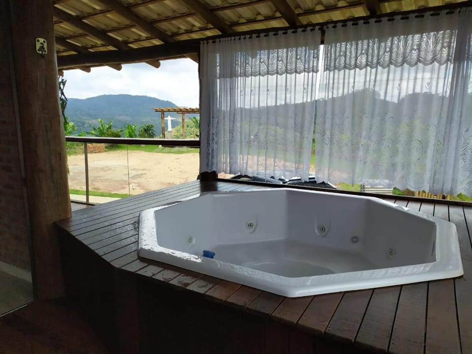 Sitio Cerejeiras House in State of Espírito Santo, Brazil