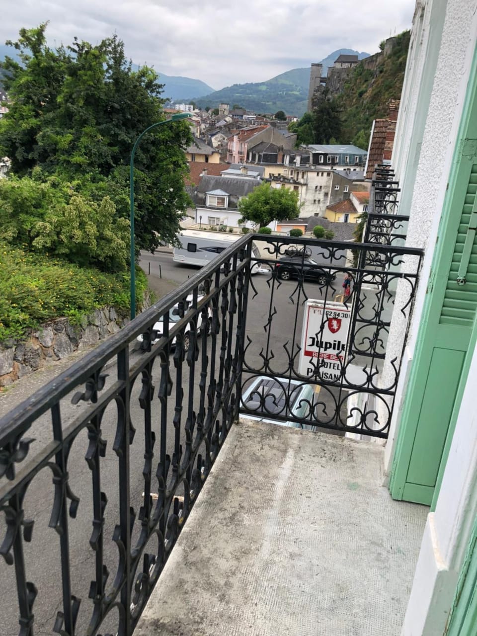 Balcony/Terrace, City view, Mountain view, Street view
