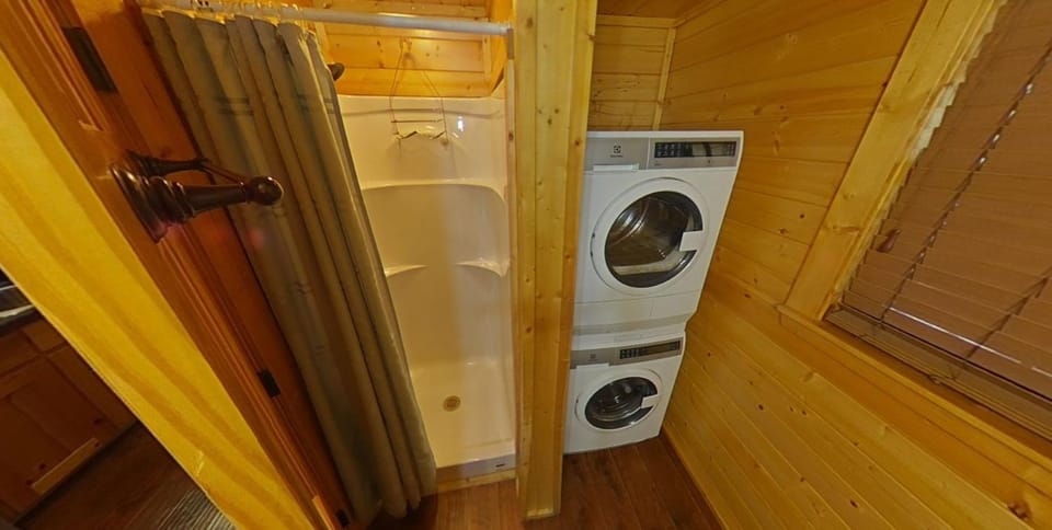 Shower, Bathroom, washing machine, dryer