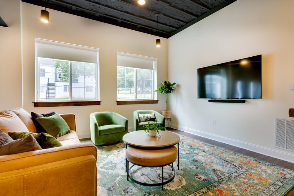 Modern 3BR Home Near JMU - EMU | Sleeps 6 House in Harrisonburg